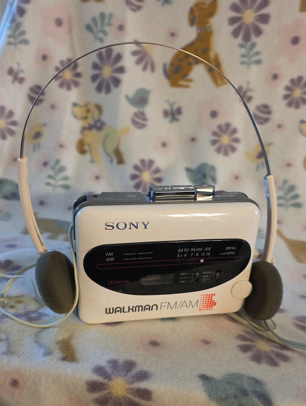 Sony White Walkman FM/AM Portable Cassette Player with Headphones